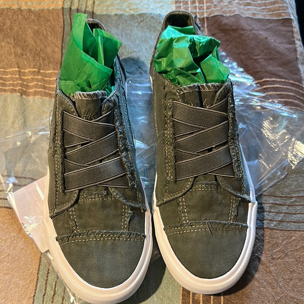 Malibu Olive Slip-On Shoes NWOB